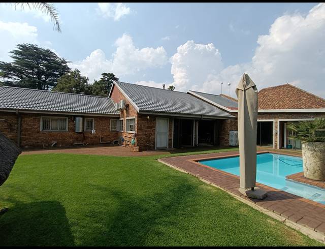 3 BEDROOM HOUSE FOR SALE IN VANDERBIJLPARK SW 2